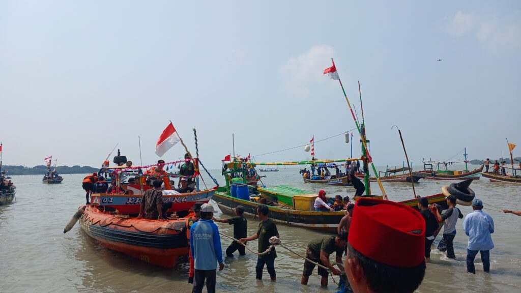 Tradisi Ruwat Laut Jaga Kelestarian Bahari