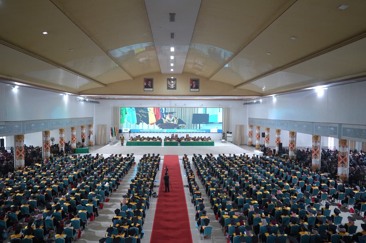 Prosesi Wisuda, Rektor Ajak Wisudawan dan Keluarga Besar UIN RIL Doakan Korban Bencana