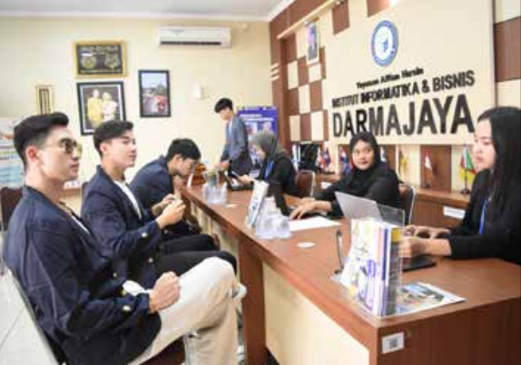 Artis Terkenal, Verrell Bramasta Resmi Mendaftar Jadi Mahasiswa  Darmajaya Lampung