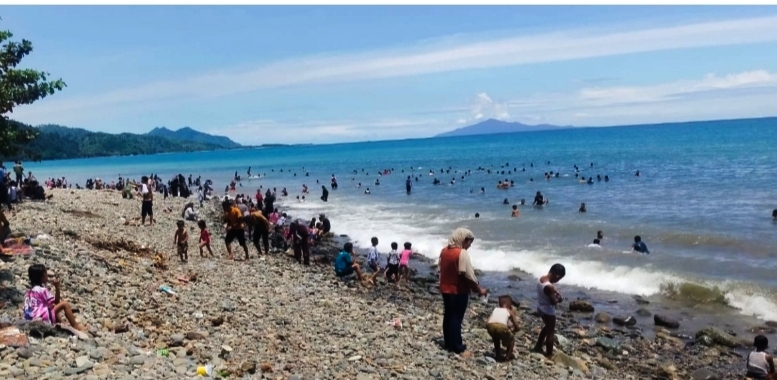 Lebaran ke 4 Pengunjung Pantai Kotaagung Timur Melonjak Dua Kali Lipat