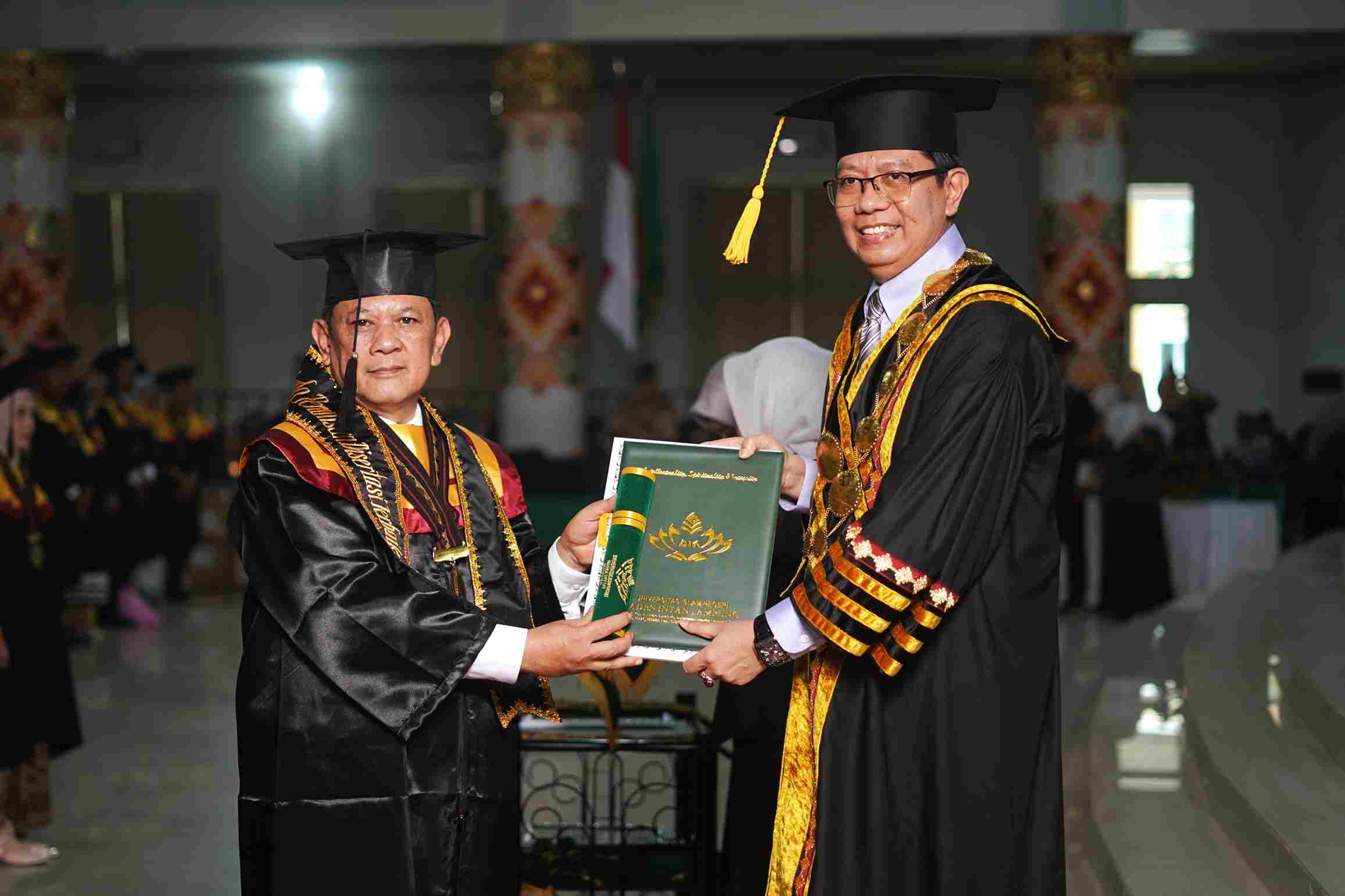 Asisten I Pemprov Lampung Raih Disertasi Terbaik Wisuda Periode I UIN RIL 2026