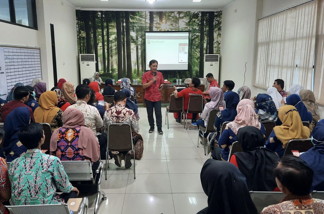 Seminar Swasembada Sekolah Wujudkan Generasi Emas 