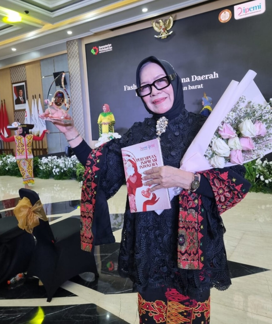 Guru Besar FTK UIN Raden Intan Lampung Prof Nirva Diana Raih Penghargaan Perempuan Inspirasi Indonesia 2025