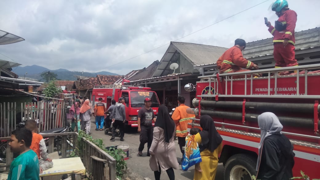 7 Rumah di Fajar Bulan Way Tenong Lampung Barat Kebakaran