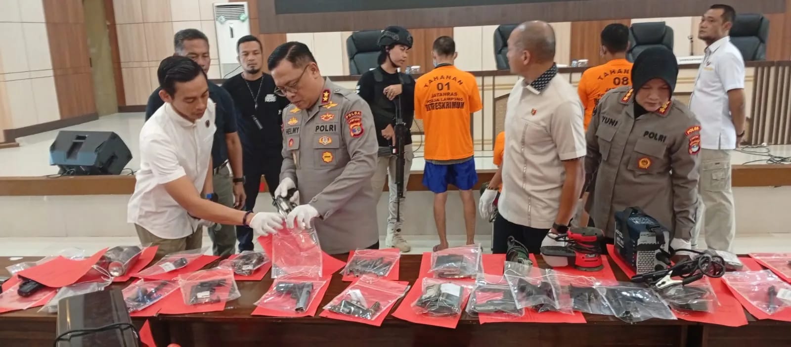 Polda Lampung Gerebek Rumah Yang Dijadikan Tempat Pembuatan Senpi Rakitan