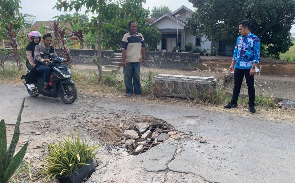 Warga Imopuro Kota Metro Keluhkan Jalan Amblas di Pinggir Irigasi