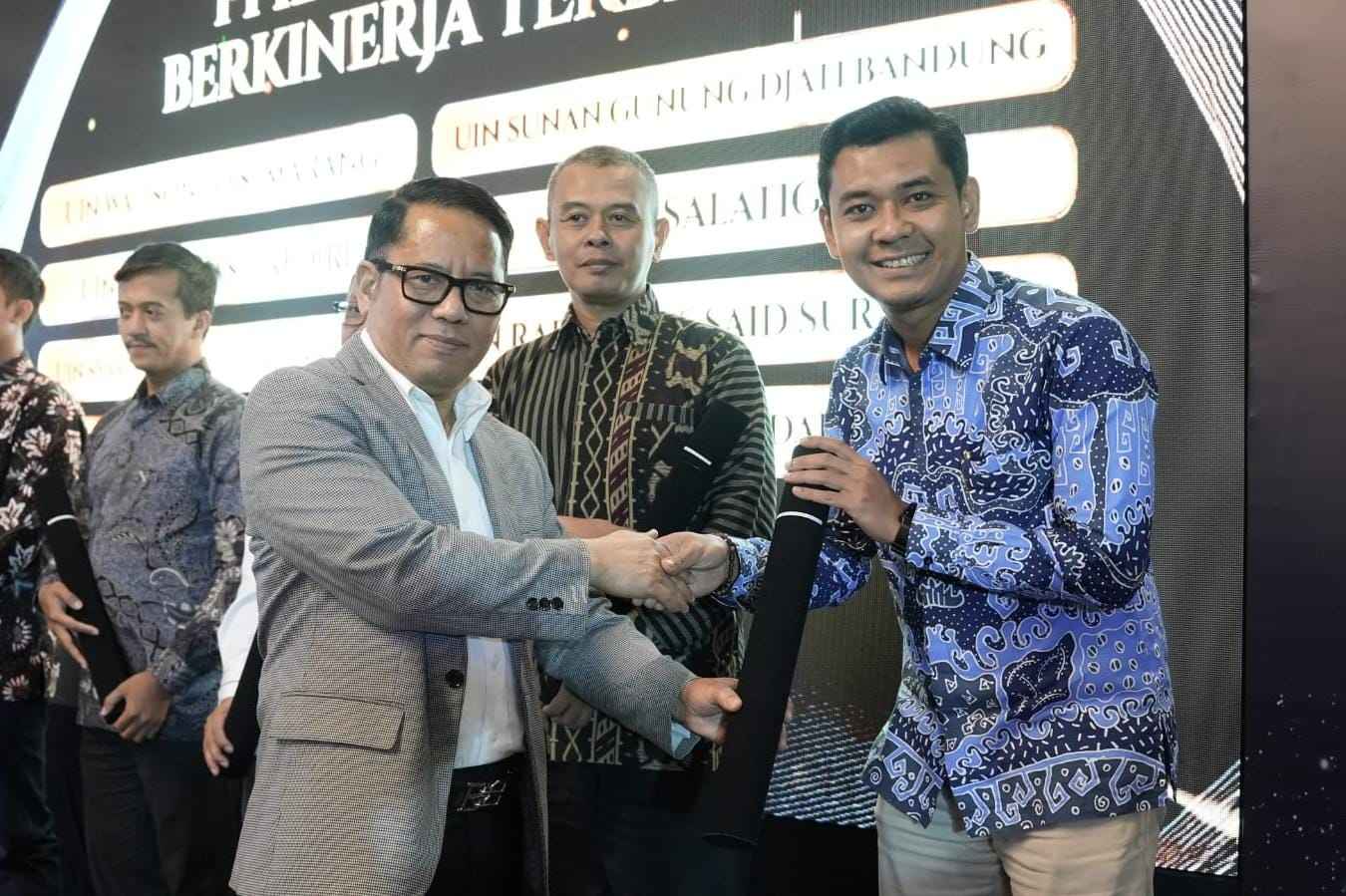 UIN RIL Terima Penghargaan dari Kemenag RI sebagai PPID PTKN Berkinerja Terbaik