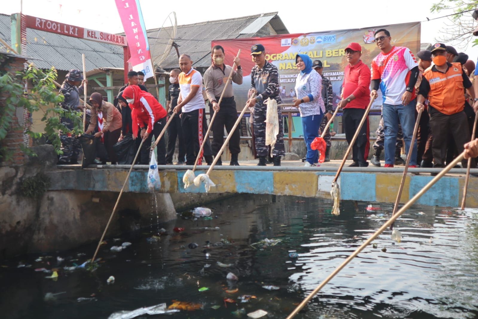 Pemkot Bandar Lampung Gandeng Lanal Lampung Gelar Bersih Sungai