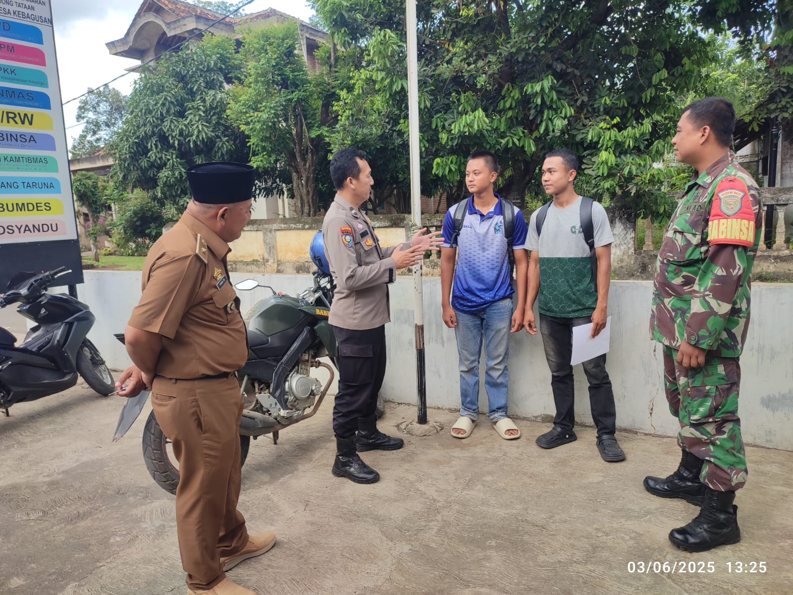 Jaga Kondusifitas Pasca PSU, Bhabinkamtibmas Polres Pesawaran Gencarkan