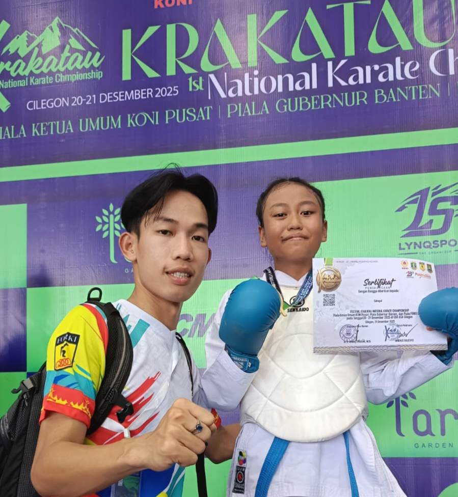 Aurelia Pelajae SMPN 22 Balam Raih Medali Emas di Ajang Krakatau National Karate Championship 2025