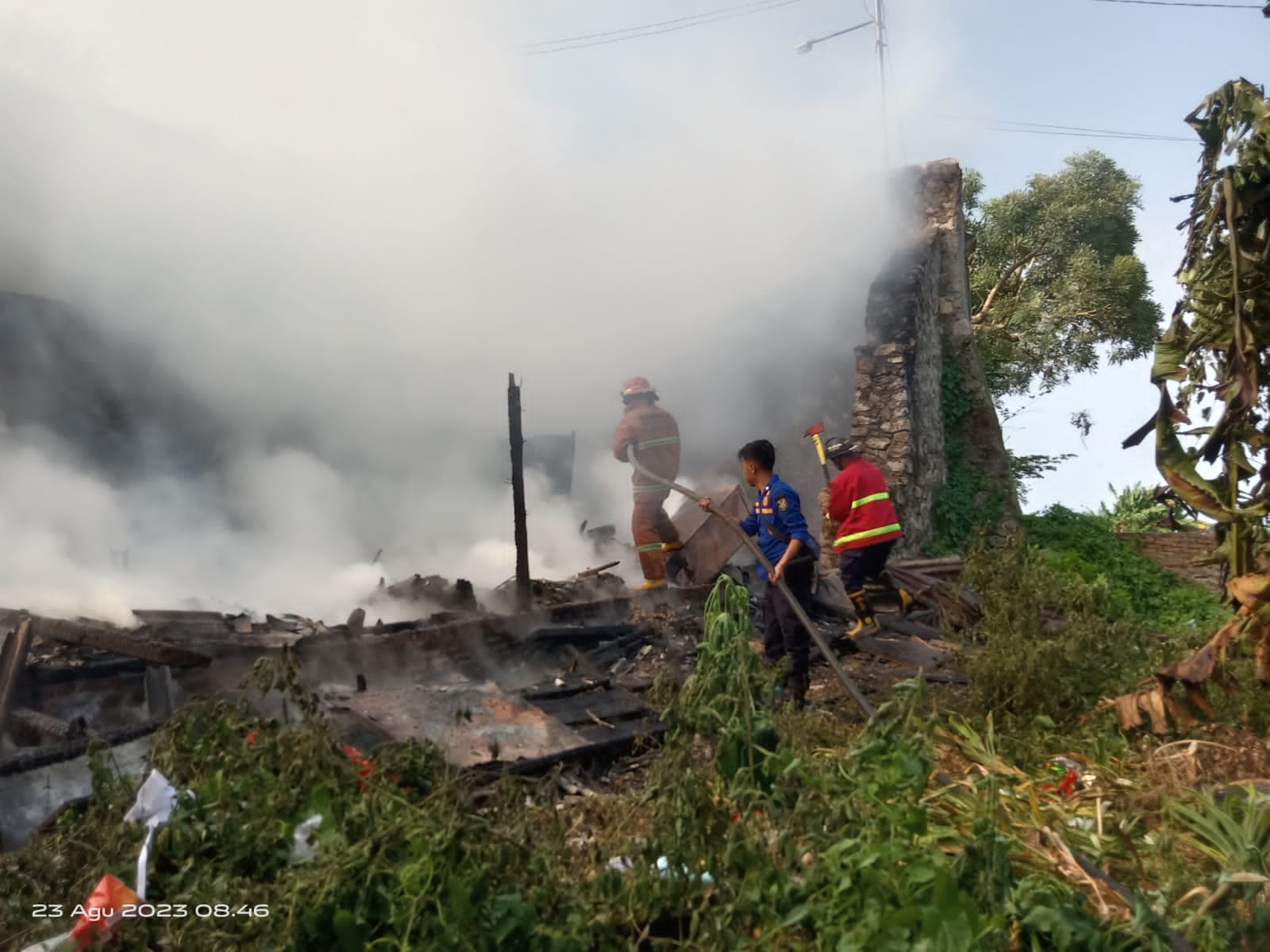 Satu Rumah Dilahap Si Jago Merah Diduga Akibat Konsleting Listrik