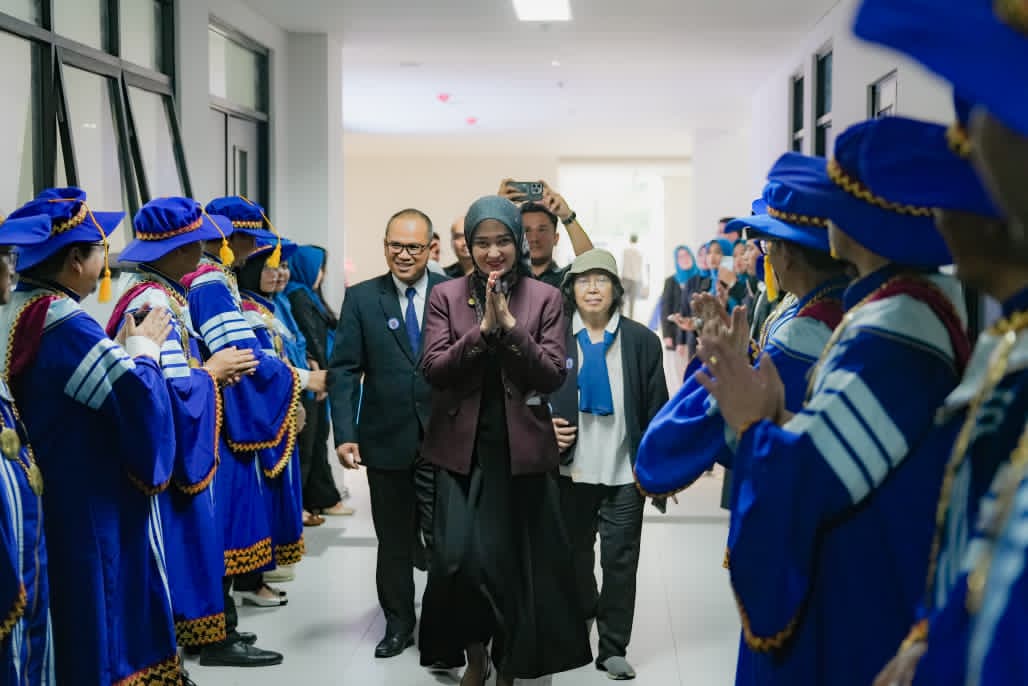 Wagub Jihan Hadiri Wisuda Perdana Universitas Indonesia Mandiri