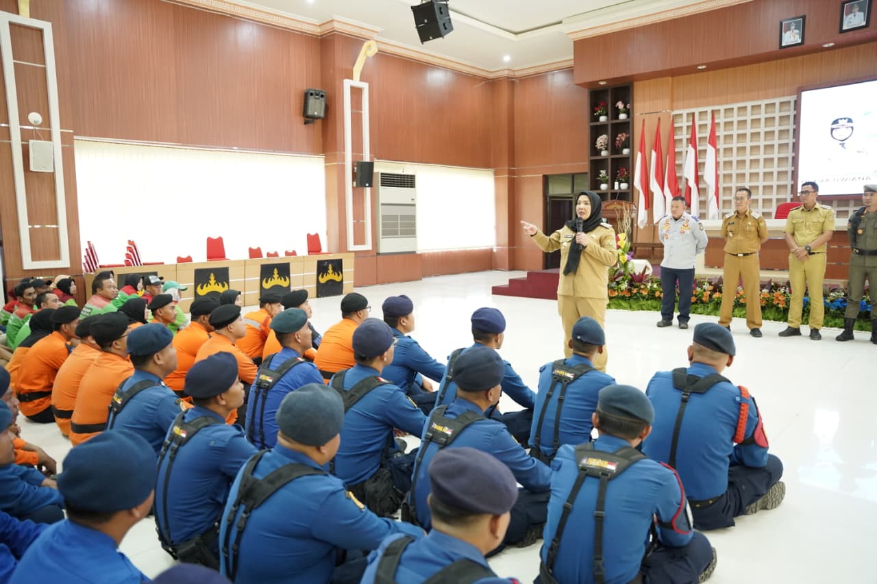 Walikota Eva Bagikan THR PPPK Paruh Waktu Bandar Lampung 