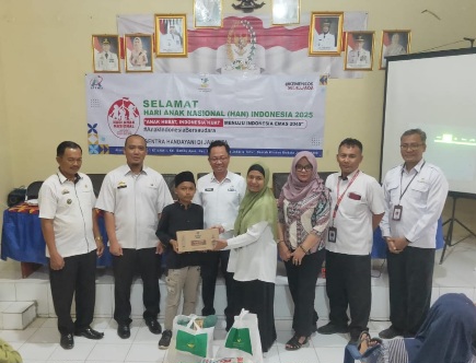 Pemkab Pesawaran dan Kementerian Sosial Salurkan Bantuan ATENSI untuk 198 Anak dalam Rangka Hari Anak Nasional