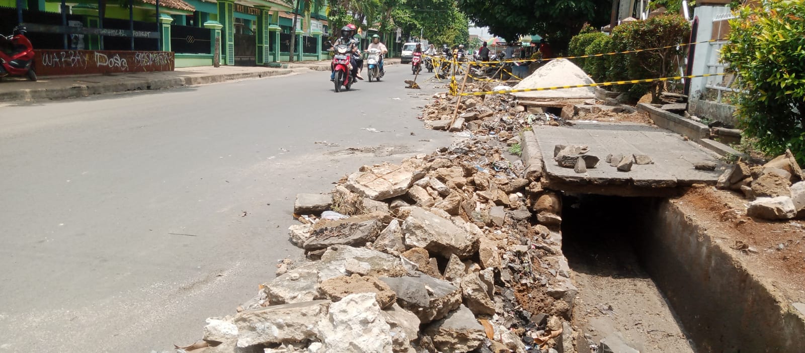 Akhirnya, Trotoar di Zona Pendidikan Metro Timur Diperbaiki