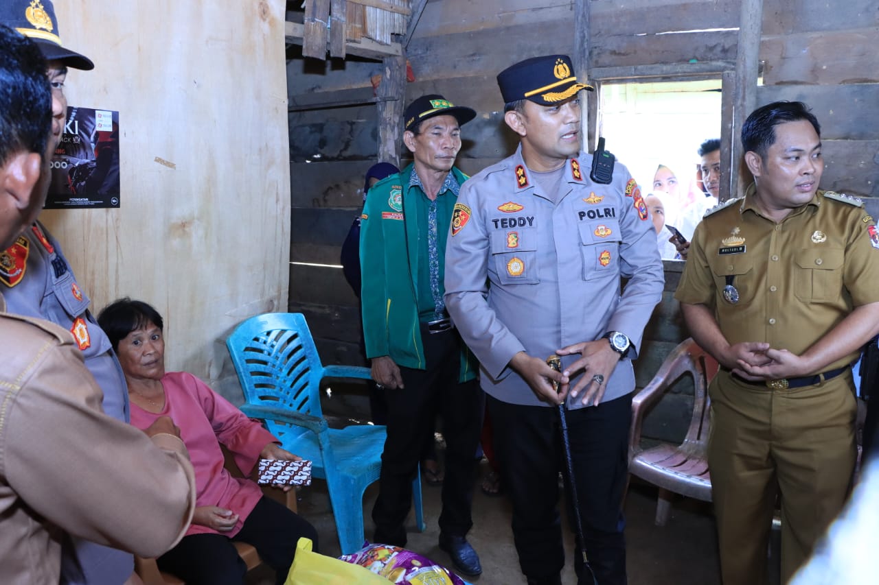 Peduli Warga, Polres Lampung Utara Salurkan Bantuan Kemanusiaan Kapolda Lampung   