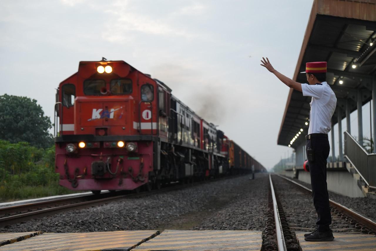 Pegawai KAI Tidak Libur Lebaran Demi Menjamin Kelancaran Mudik dan Pasokan Energi Nasional