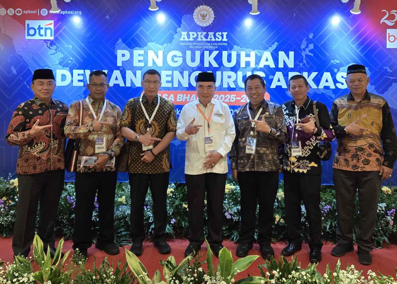 Mendagri Kukuhkan Pengurus APKASI 2025-2030, Bupati Tanggamus Moh.Saleh Asnawi Jabat Ketua Bidang Perdagangan