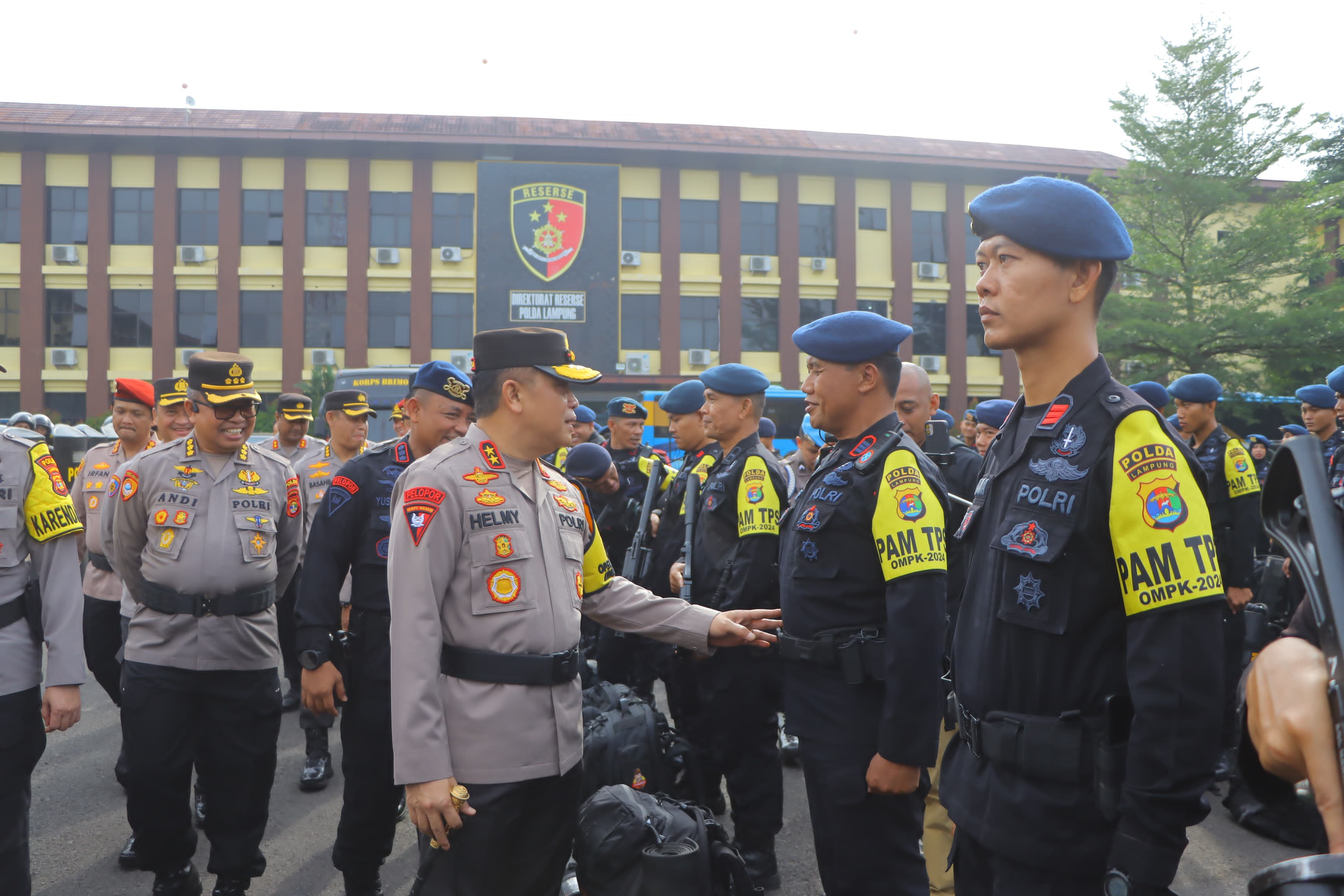 Kapolda Lampung Tegaskan Larangan Anggota Bawa Senpi di TPS Saat Pengamanan Pungut Suara Pilkada 2024