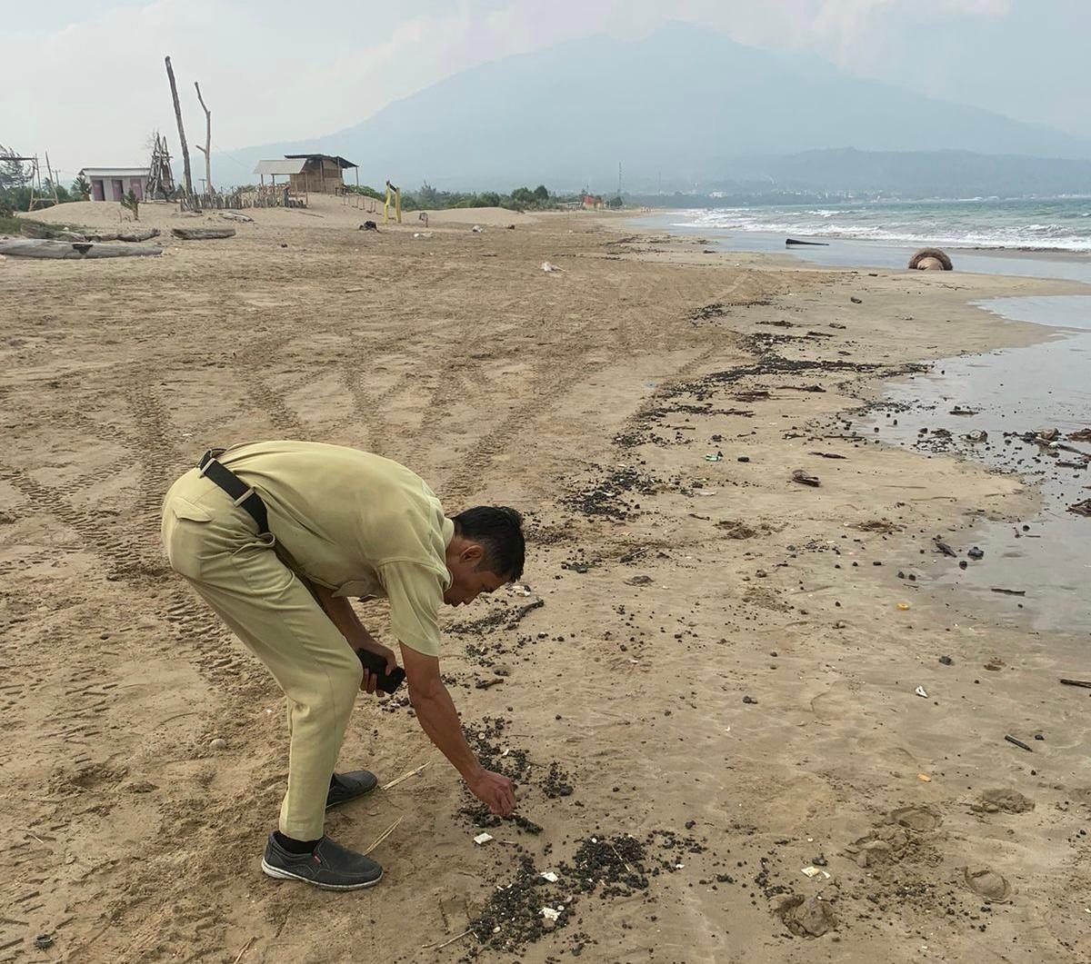 Pantai Kedu Lamsel Tercemar Limbah,Tak Ada Upaya  Penegakan Hukum