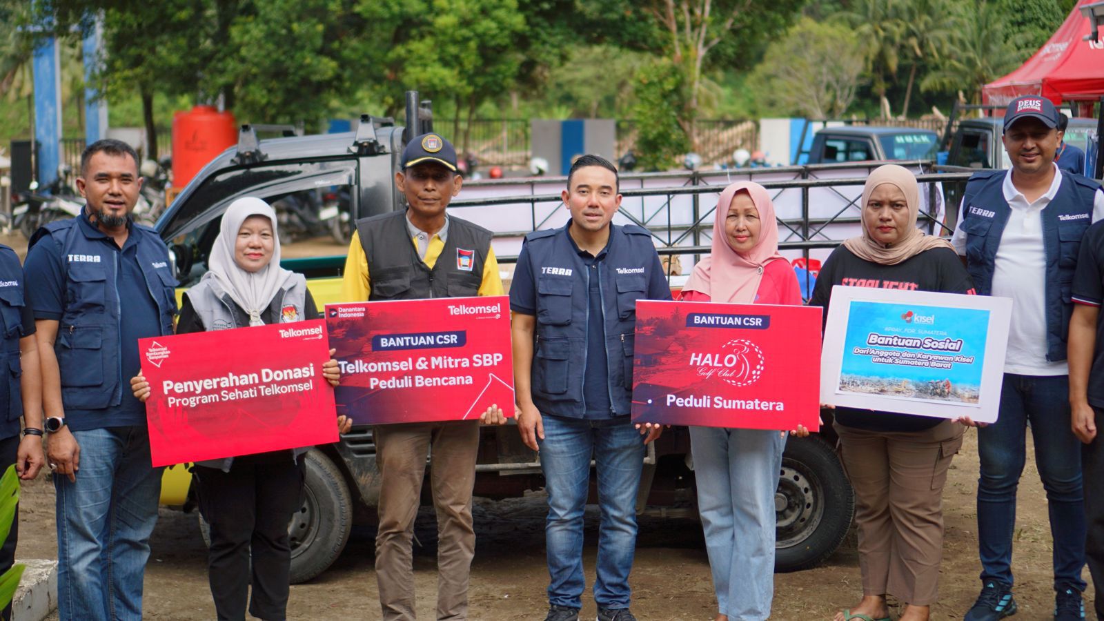 Telkomsel Kembali Salurkan Bantuan CSR dan Posko Layanan di Padang