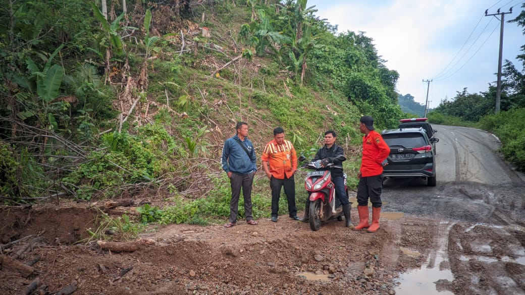Akses Jalan Pekon Doh dan Padang Ratu Kini Sudah Bisa Dilalui