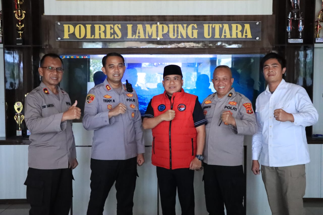 Ungkap Kasus Menonjol, Kapolres Lampura Terima Penghargaan Dari Ketua DPRD Lampung Utara