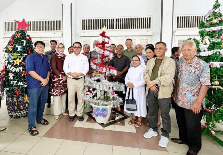 Wali Kota Metro Apresiasi Pohon Natal Bahan Sampah Domestik di Gereja Hati Kudus