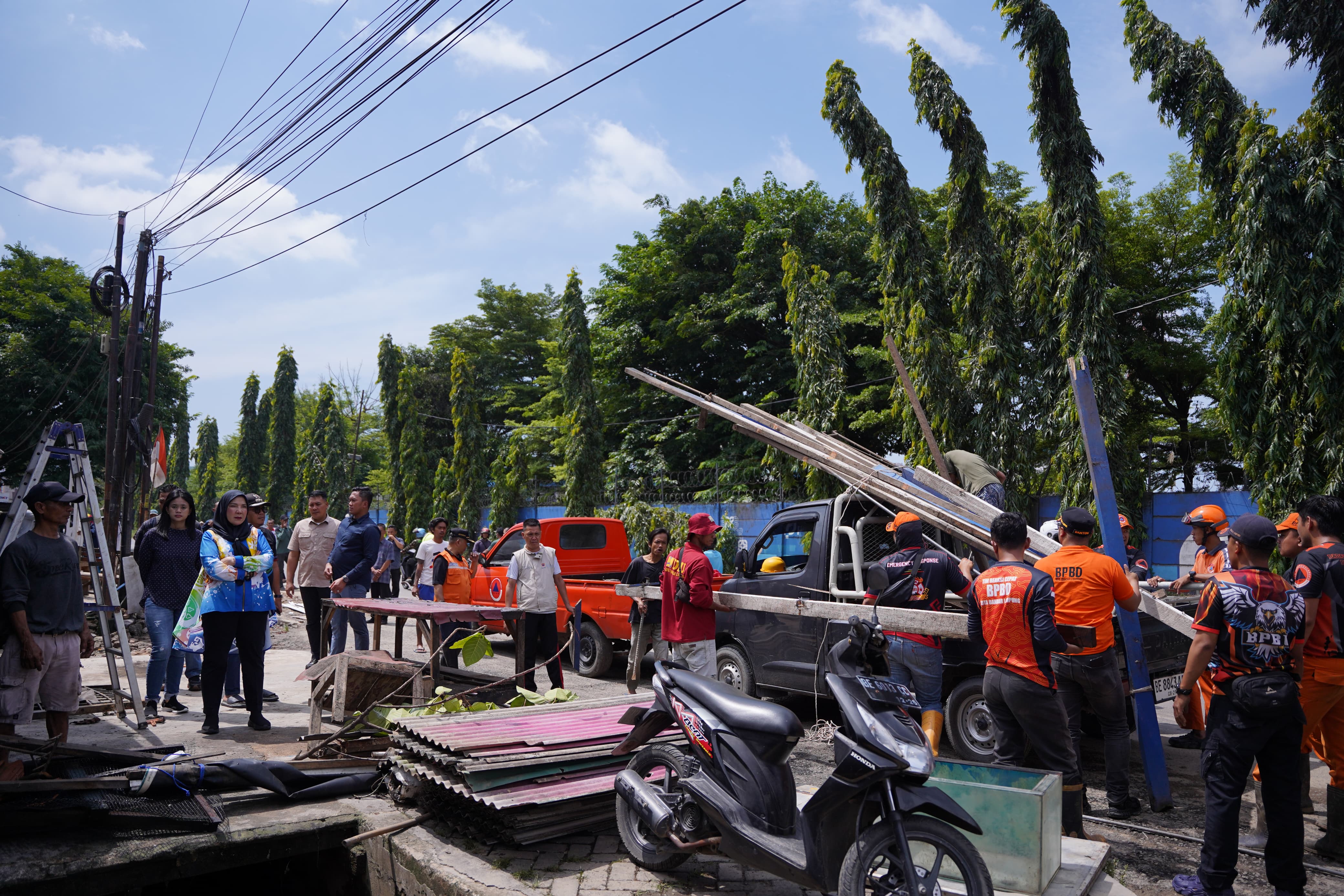 Walikota Eva Bongkar Sejumlah Saluran Drainase di Kecamatan Panjang