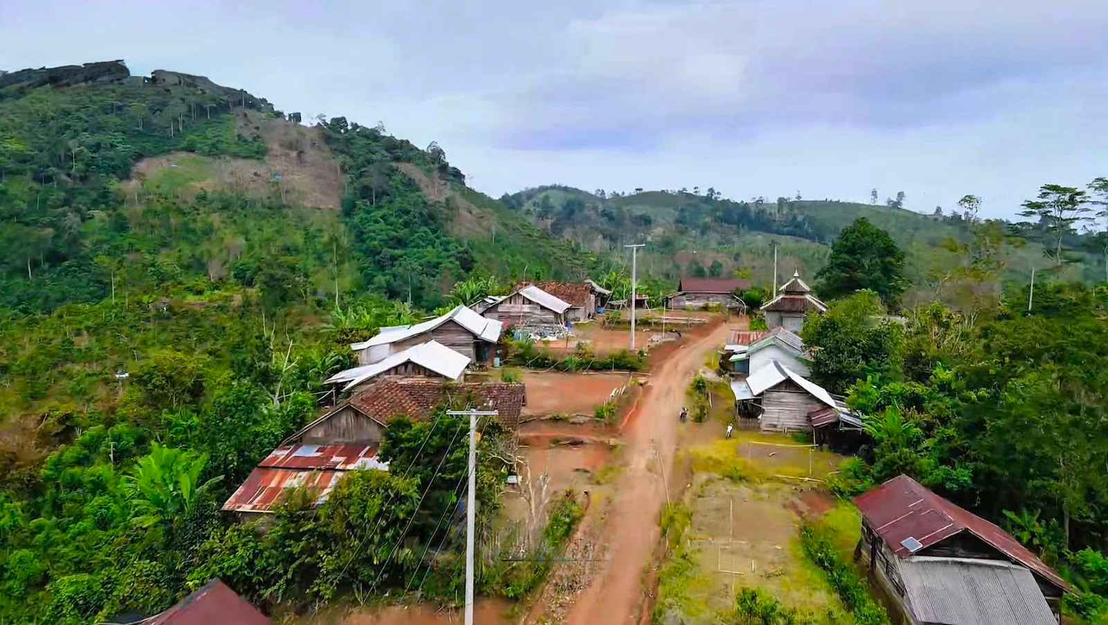 PLN UID Lampung Berhasil Nyalakan Listrik di Tujuh Desa