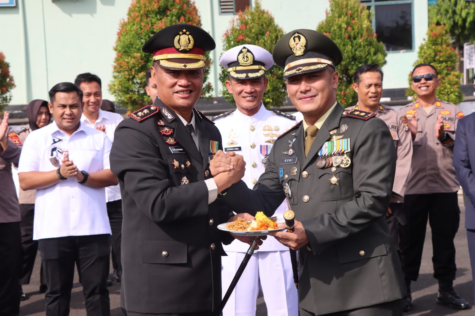Bentuk Sinergitas, Jajaran Polres Lampung Utara Berikan Kejutan HUT 80 TNI