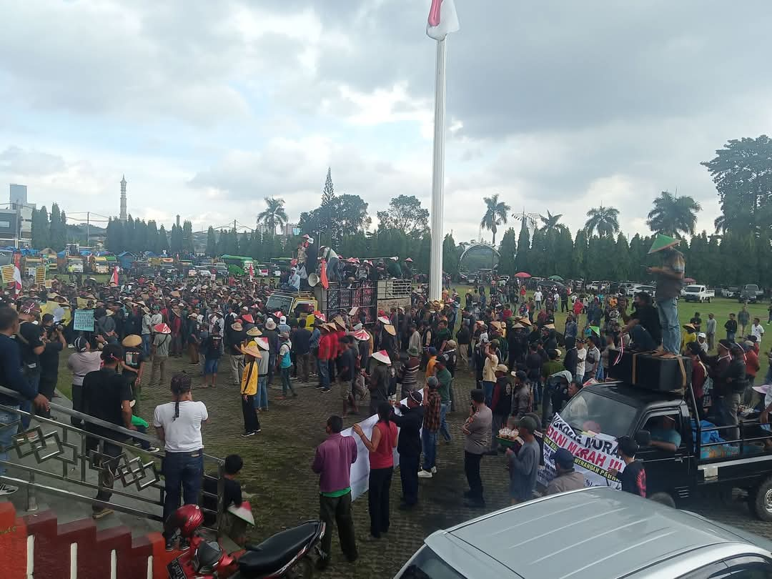 Ribuan Petani Singkong Gelar Aksi Demontrasi di Lapangan Korpri, Tuntut Pemberlakuan Harga Singkong