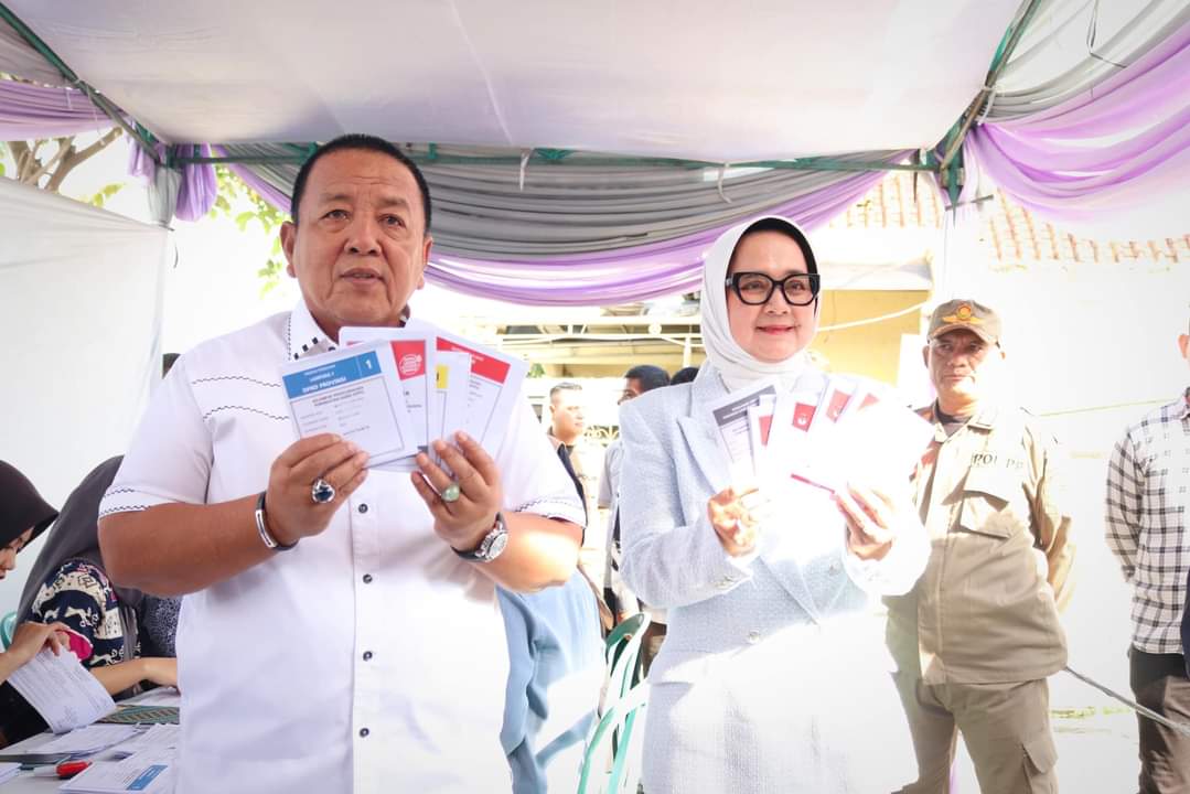 Gubernur Arinal Bersama Keluarga Gunakan Hak Pilihnya di TPS 22 Sepang Jaya