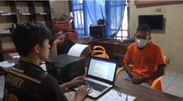 Tertangkap Warga Usai Curi Motor, Residivis Babak Belur Masuk Parit di Banjit Way Kanan