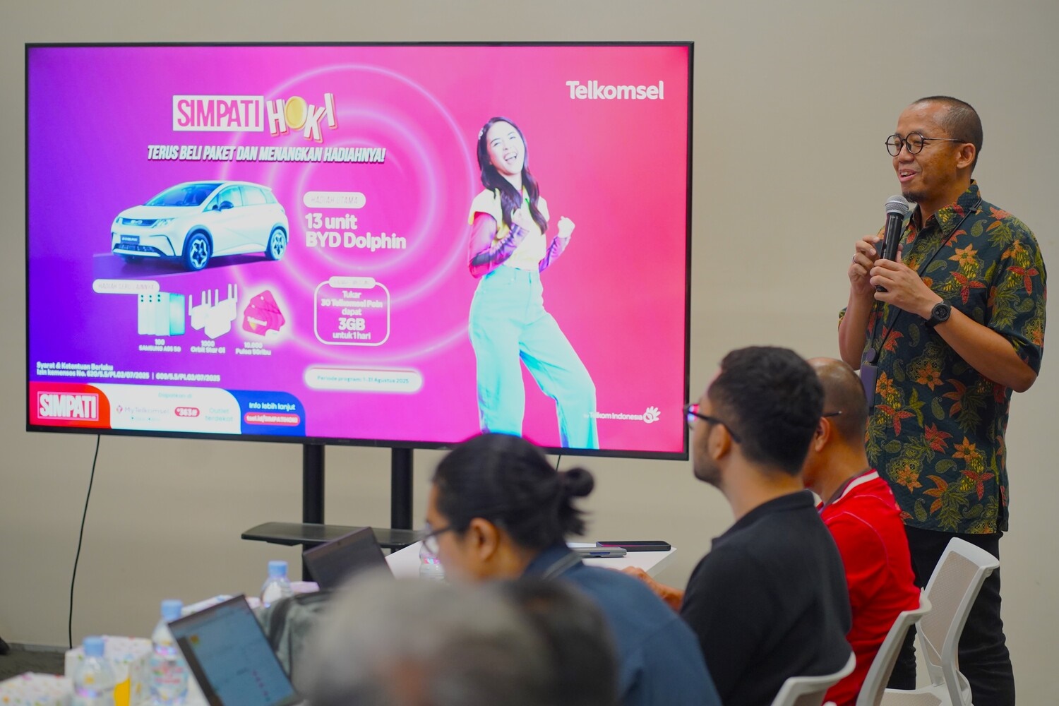 Hari Pelanggan Nasional, Telkomsel Umumkan 13 Pemenang Mobil Listrik BYD Dolphin Grand Prize SIMPATI HOKI