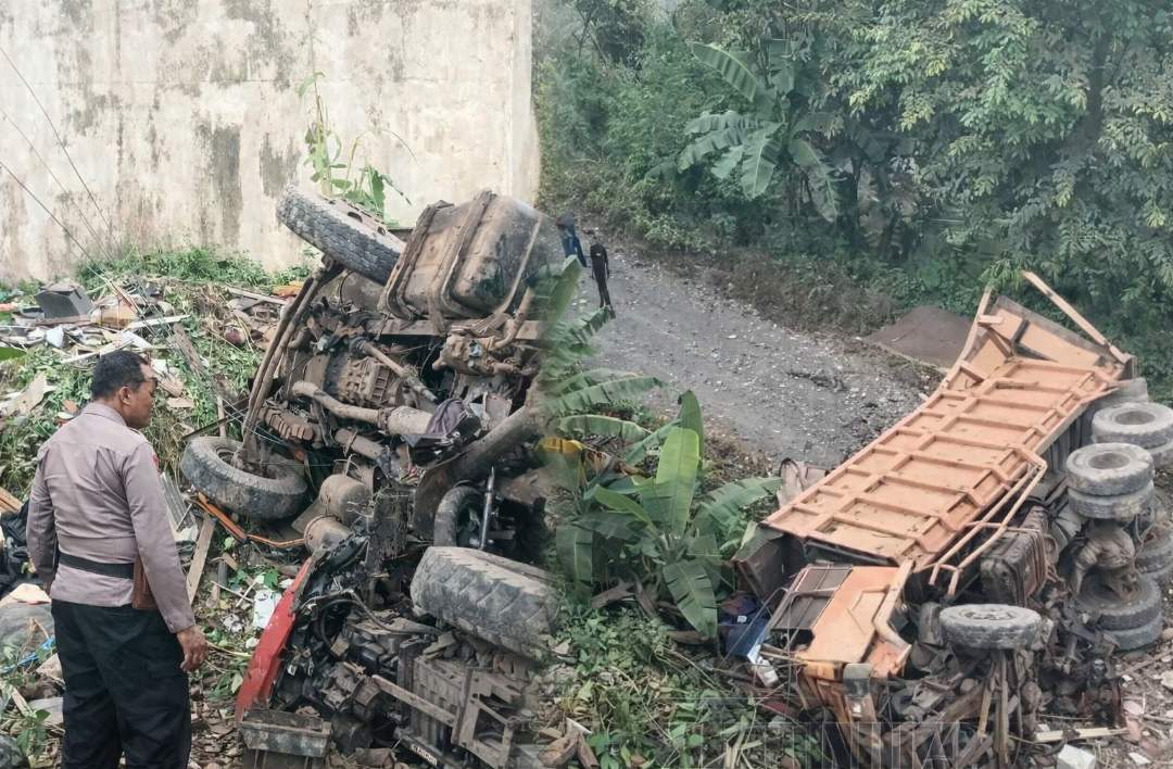 Dump Truck Terguling di Tanjakan PJR Panjang, 4 Warga Terluka