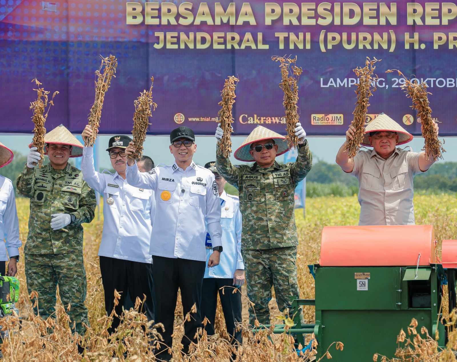 Gubernur Mirza Apresiasi TNI AL Yang Kembangkan Komoditas Kedelai Unggul di Lampura