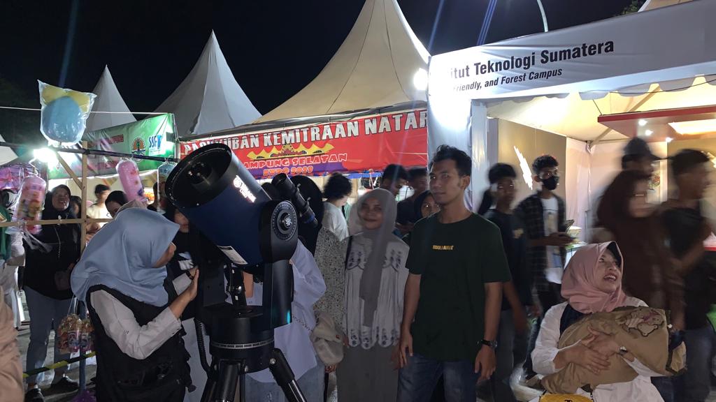   ITERA Beri Kesempatan Pengunjung Amati Benda Langit