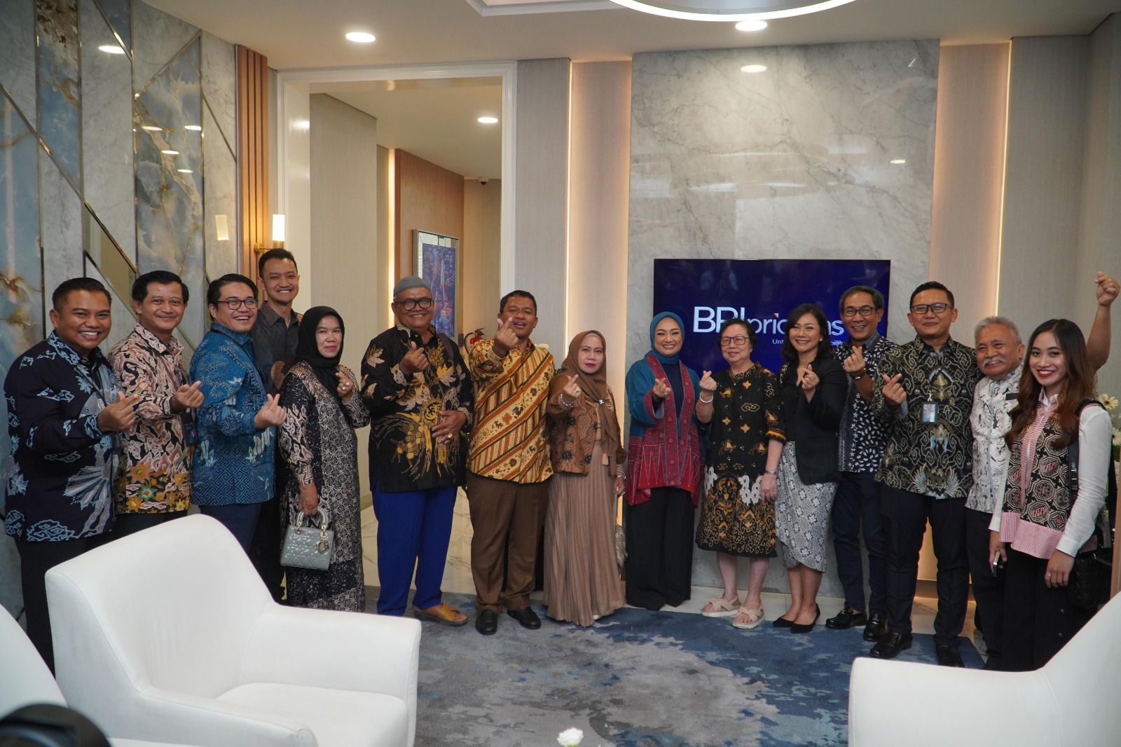 Resmikan Sentra Layanan Prioritas di Cirebon, Kini BRI Miliki 43 Lokasi Layanan Premium