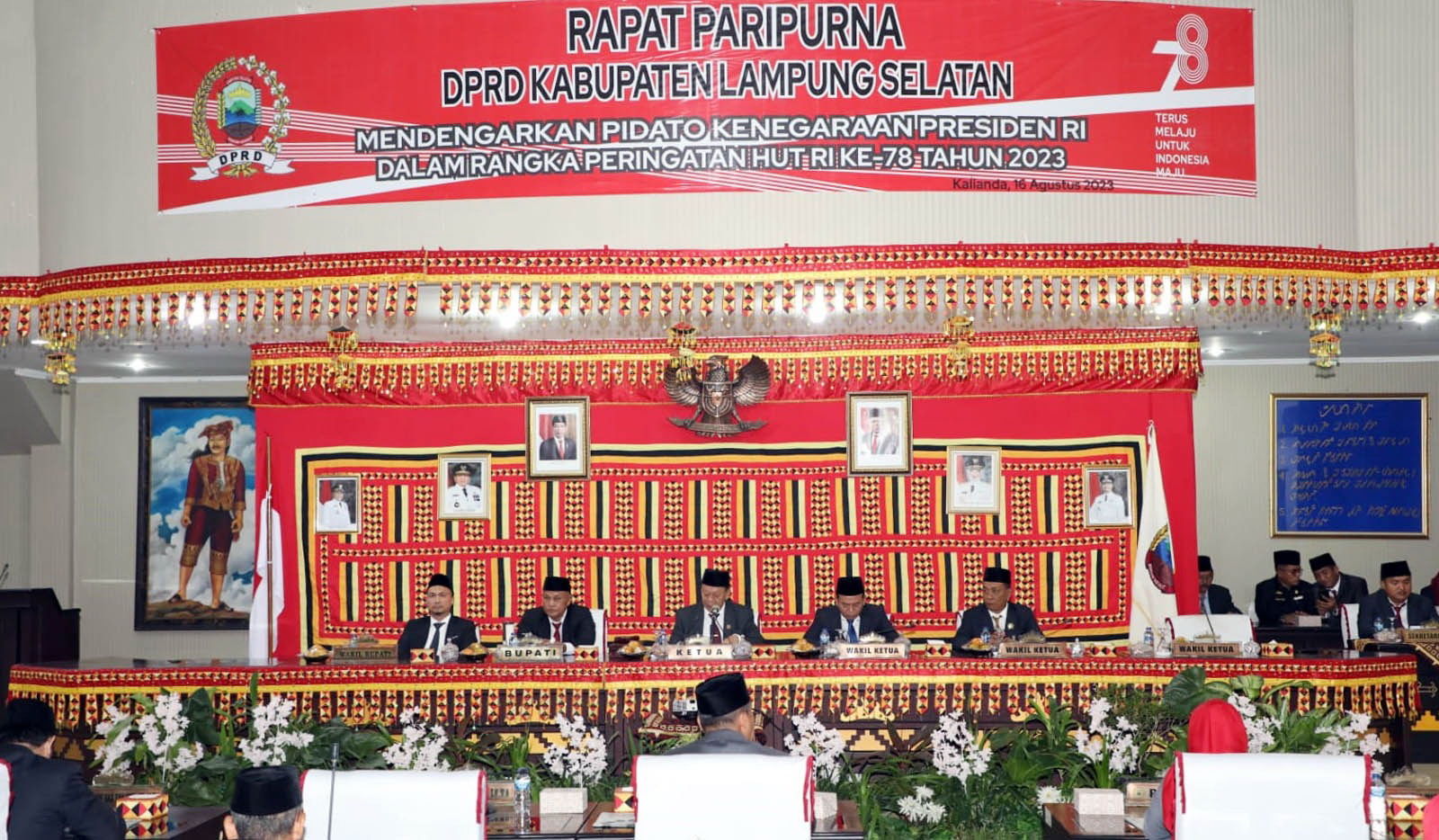 Seisi Gedung DPRD Lamsel Mendengarkan Pidato Kenegaraan