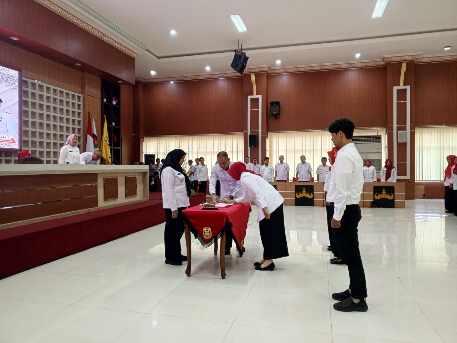 Walikota Bandar Lampung HJ.Eva Dwiana Melakukan Penyerahan SK PPPK 2023