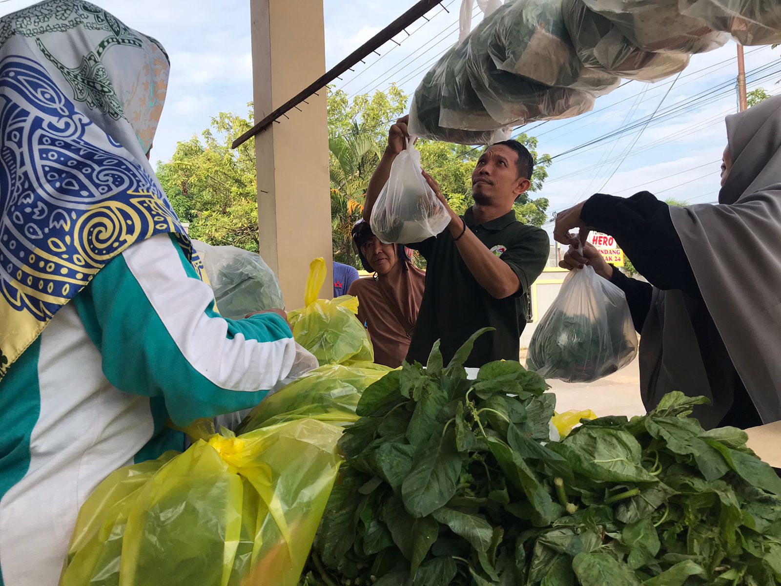 Tekan Laju Angka Stunting di Metro Timur, Camat Bagikan Sayur dan Telur