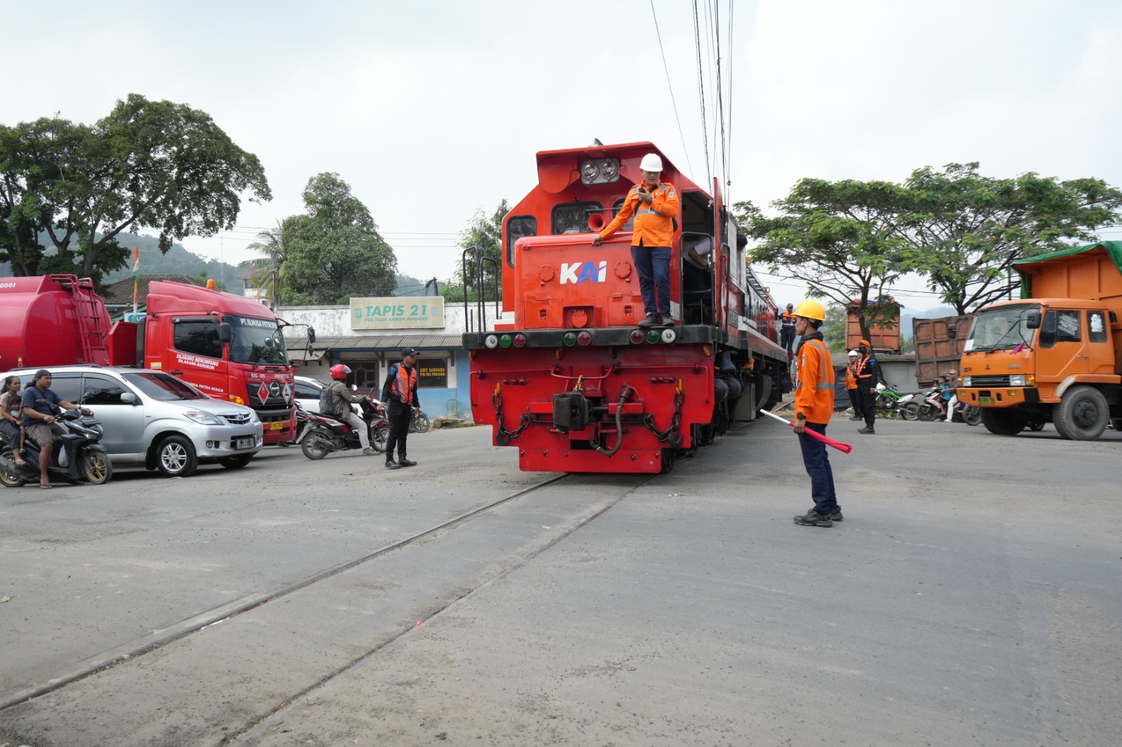 Divre IV Tanjungkarang Siapkan Jalur di Petak Jalan Pidada – Pelabuhan Panjang untuk Pengiriman Lokomotif Baru