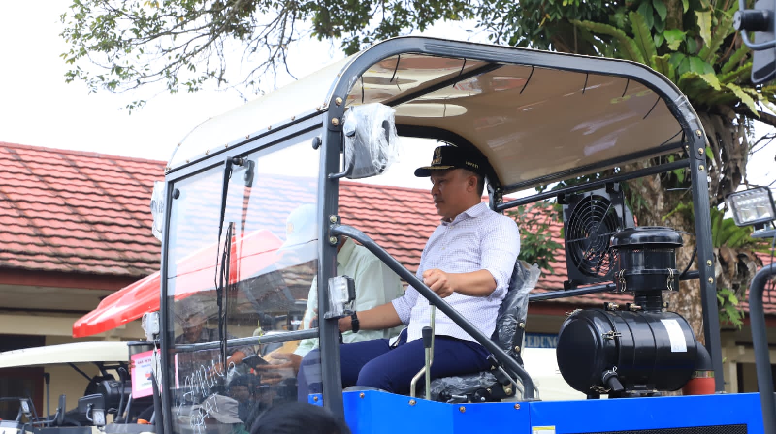 14 Bantuan Alsintan Diserahkan, Bupati Lampung Barat Ingatkan Jangan Jadi Pajangan