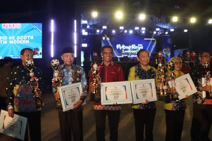 Pekan Raya Lampung 2024  Resmi Ditutup Lampura Sukses Meraih Penghargaan Anjungan Inspiratif Pada Festival Lam