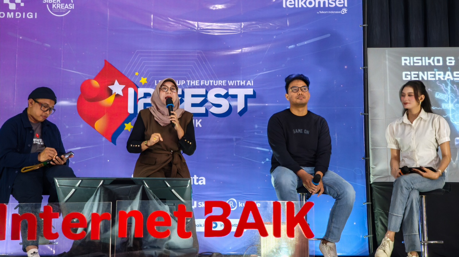 Internet BAIK Festival Telkomsel Ajak Pelajar Jambi Level Up Skill Digital