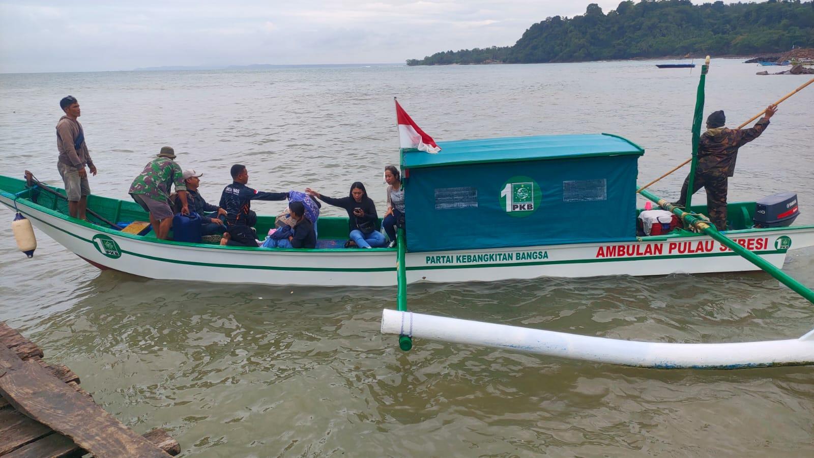 Warga Pulau Sebesi Lamsel Akhirnya Punya Ambulans Laut