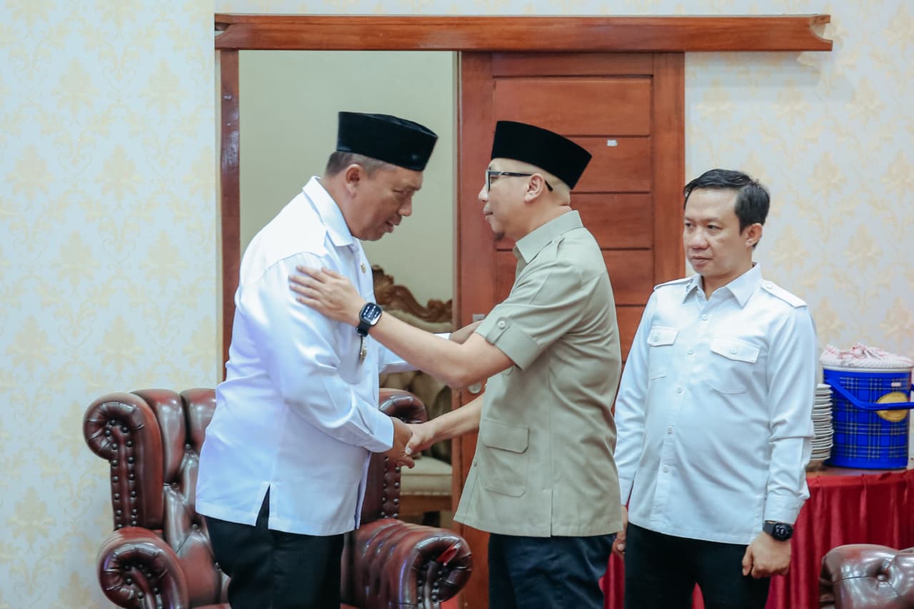 Gubernur Lampung Serahkan SK Plt Bupati Lamteng kepada I Komang Koheri