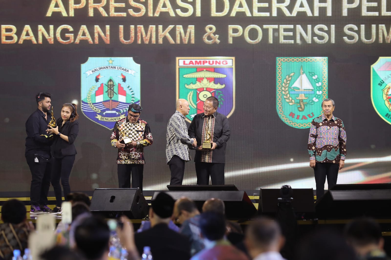 Gubernur Arinal Raih Penghargaan Daerah Peduli Pengembangan UMKM dan Potensi Sumber Daya Lokal 