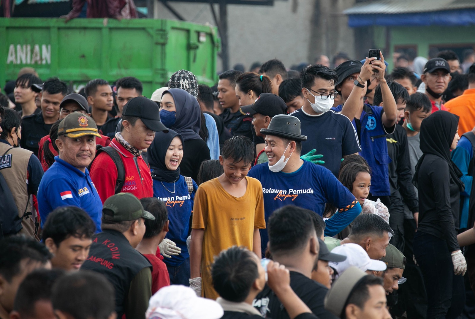 KNPI Lampung dan RPL Turut Berkolaborasi Bersama Masyarakat Bersih Bersih Pantai